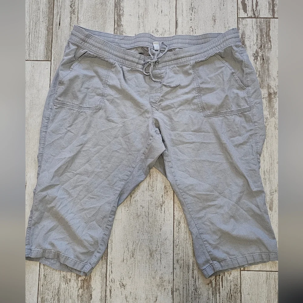 Old Navy Light Gray Capris 24 - Picture 1 of 3